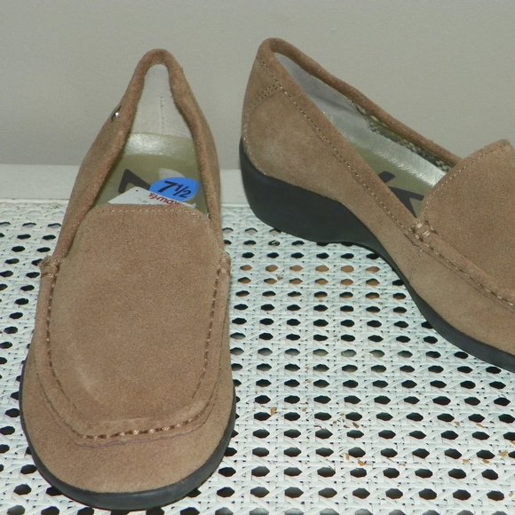 NEW ANNE KLEIN SPORT Suede Loafers Sz 7.5 M - Picture 5 of 5